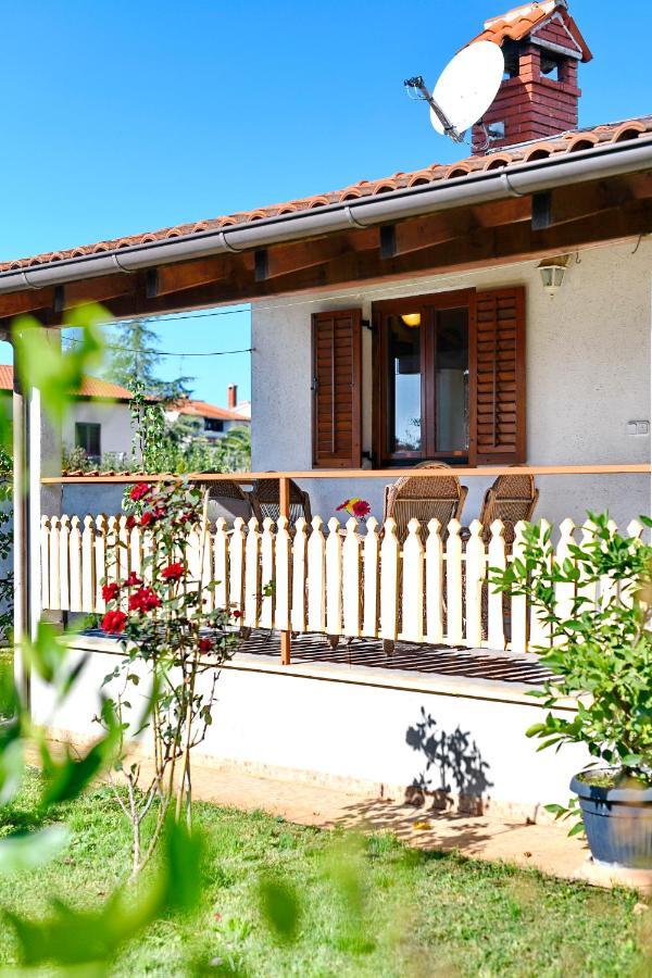 Adriatico Bungalow Porec Exterior photo