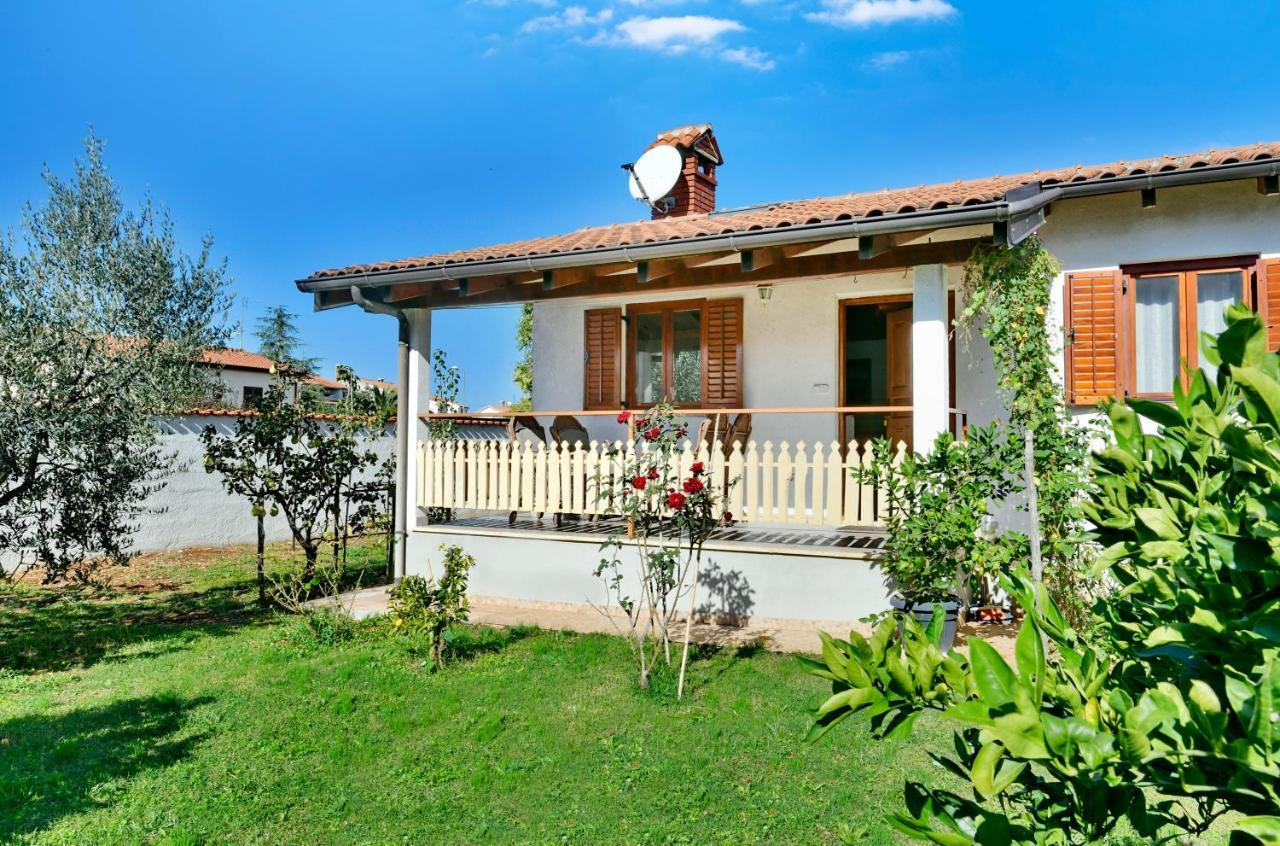 Adriatico Bungalow Porec Exterior photo